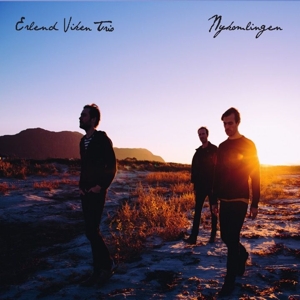 Nykomlingen by Viken, Erlend -Trio-
